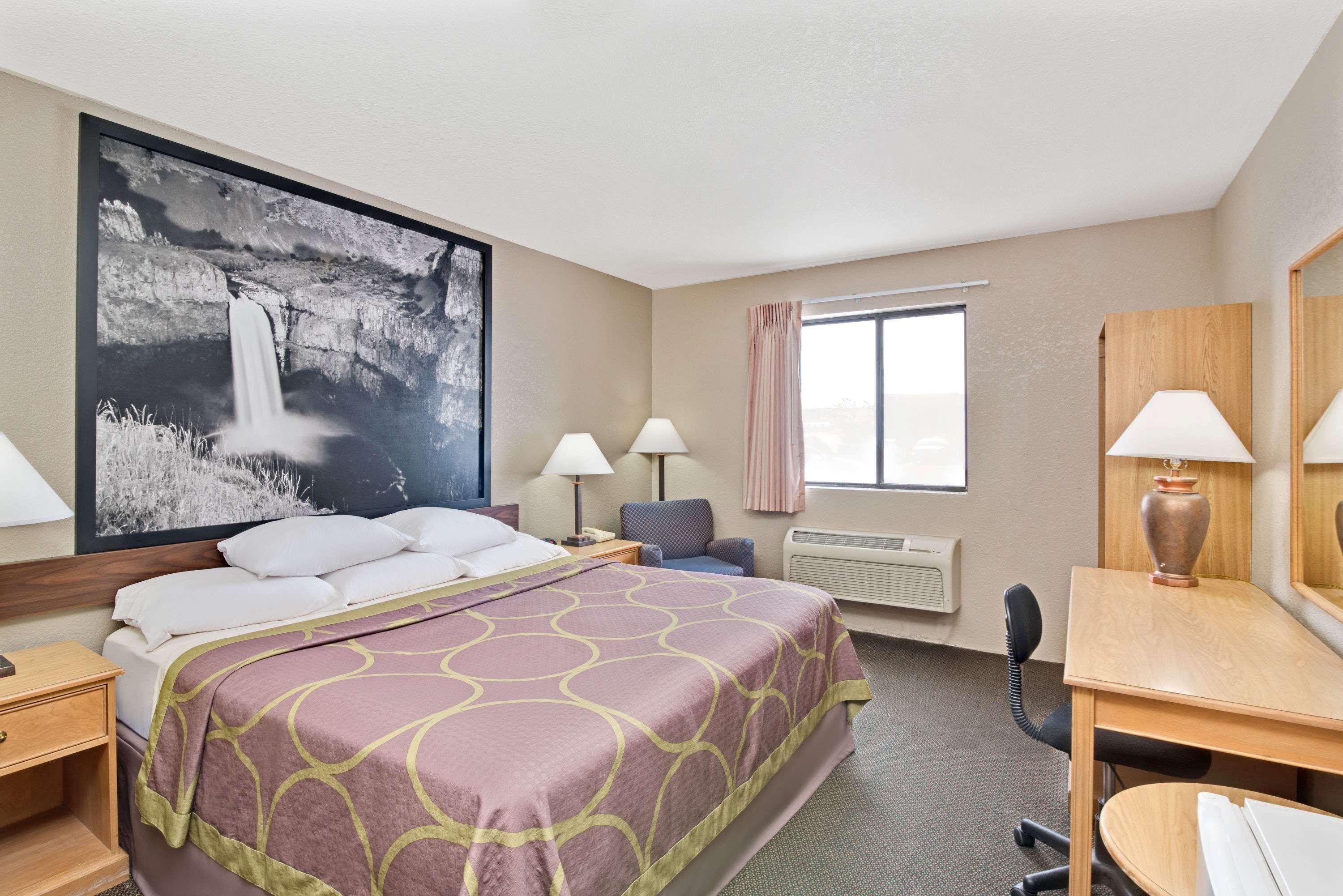 Super 8 By Wyndham Spokane/West Airway Heights Exterior photo